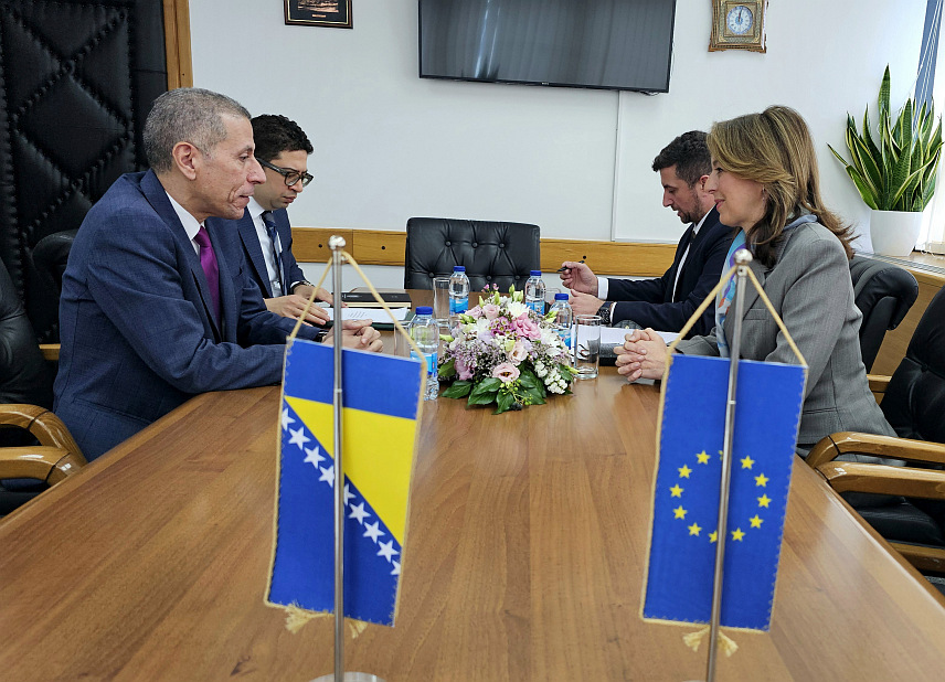 САРАЈЕВО, 27. ФЕБРУАРА /СРНА/ - Министар цивилних послова у Савјету министара Дубравка Бошњак и амбасадор Египта у БиХ Валид Хагаг истакли су значај јачања сарадње двије земље у различитим подручјима, укључујући науку, културу и високо образовање, како би се подстакао заједнички раст и развој.