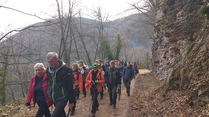 ВЛАСЕНИЦА, 2. ФЕБРУАРА /СРНА/ - Tрадиционална манифестација "Поход у Пјеновац" окупила је данас више од 1.000 планинара из око 70 друштава из Републике Српске и региона који су са локације Пећина у општини Власеница кренули пут Пјеновца стазом дугом 16 километара.