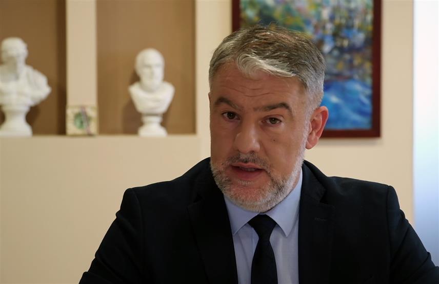 БАЊАЛУКА, 2. ФЕБРУАРА /СРНА/ - Министар здравља и социјалне заштите Републике Српске Ален Шеранић рекао је да посебни колективни уговор за запослене у јавним установама у области здравства доноси важна унапређења процеса рада и повећања права радника.