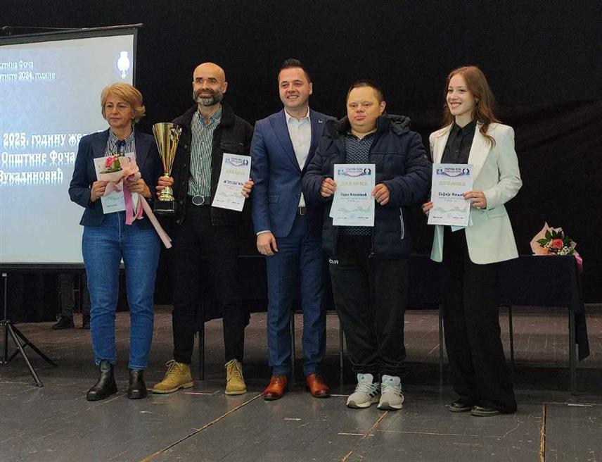 ФОЧА, 4. ФЕБРУАРА /СРНА/ - Признање најбољи спортиста општине Фоча за 2024. годину равноправно су понијели шахиста Софија Мимић из Омладинског шаховског клуба "Девети јануар" и паракаратиста Горан Ковачевић из Карате клуба "Љубишња", за најбољи спортски колектив проглашен је Атлетски клуб "Сутјеска", а тренер тог клуба Тања Бурило најбољи је фочански тренер за 2024. годину.
