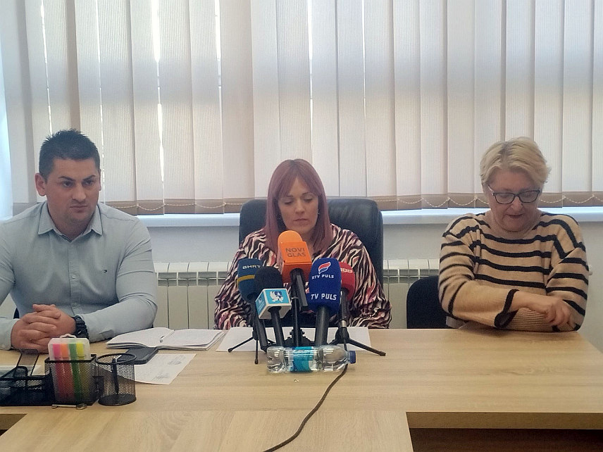 БИЈЕЉИНА, 4. ФЕБРУАРА /СРНА/ - Предсједник Синдикалне организације Дјечијег вртића "Чика Јова Змај" Адриана Мирић на конференцији за новинаре.