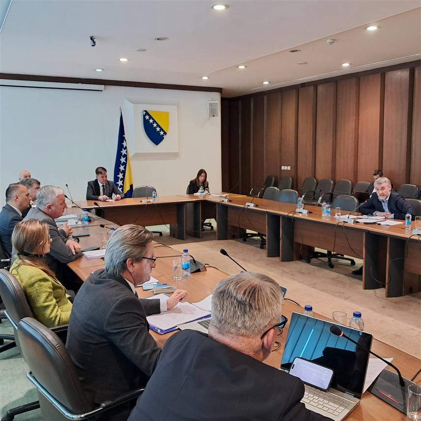 САРАЈЕВО, 4. ФЕБРУАРА /СРНА/ - Министар комуникација и транспорта у Савјету министара Един Форто данас је свједочио пред Комисијом за борбу против корупције Представничког дома.