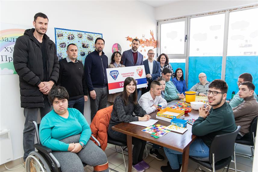 ПРЊАВОР, 4. ФЕБРУАРА /СРНА/ - Игор Додик и Вук Радивојевић из Кошаркашког клуба /КК/ "Игокеа" из Лакташа уручили су данас Удружењу родитеља са потешкоћама у развоју "Невен" из Прњавора донацију у износу од 10.000 КМ.