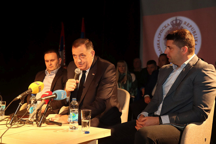 ИСТОЧНО САРАЈЕВО, 4. ФЕБРУАРА /СРНА/ - Трибина "Разговор са предсједником" у Источном Новом Сарајеву. /Фото Борислав Здриња/