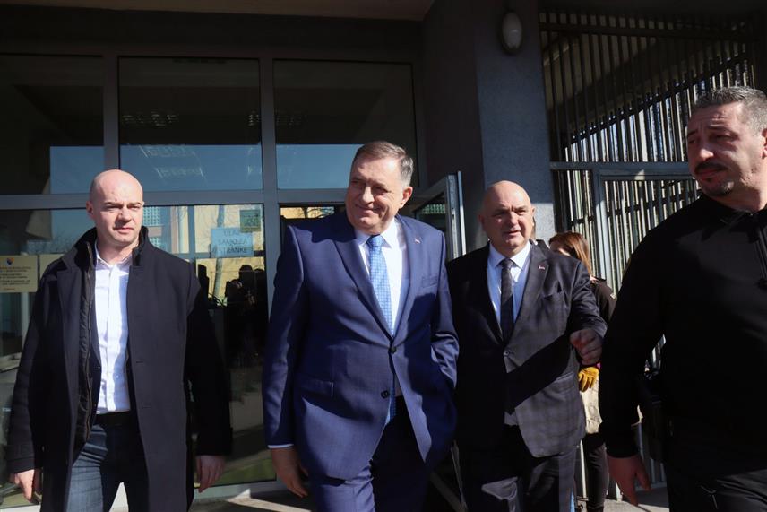 САРАЈЕВО, 5. ФЕБРУАРА /СРНА/ - Доказни поступак у предмету који се у Суду БиХ води против предсједника Републике Српске Милорада Додика и вршиоца дужности директора "Службеног гласника" Милоша Лукића за "непоштовање одлуке" Кристијана Шмита данас је завршен, а завршне ријечи биће изесене 19. фебруара. / ФОТО: Борислав Здриња/