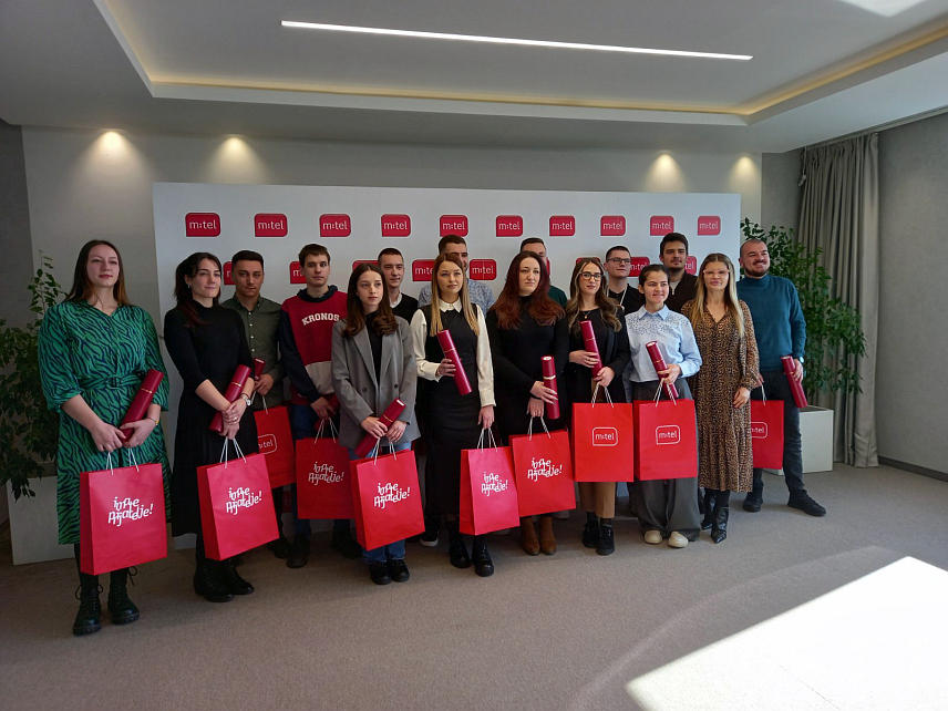 БАЊАЛУКА, 5. ФЕБРУАРА /СРНА/ - Генерални директор компаније "М:тел" Јелена Триван додијелила је данас у Бањалуци 15 стипендија најбољим студентима електротехнике и информатике, те Природно-математичког факултета из Бањалуке, Источног Сарајева и Тузле, који су испунили услове конкурса.
