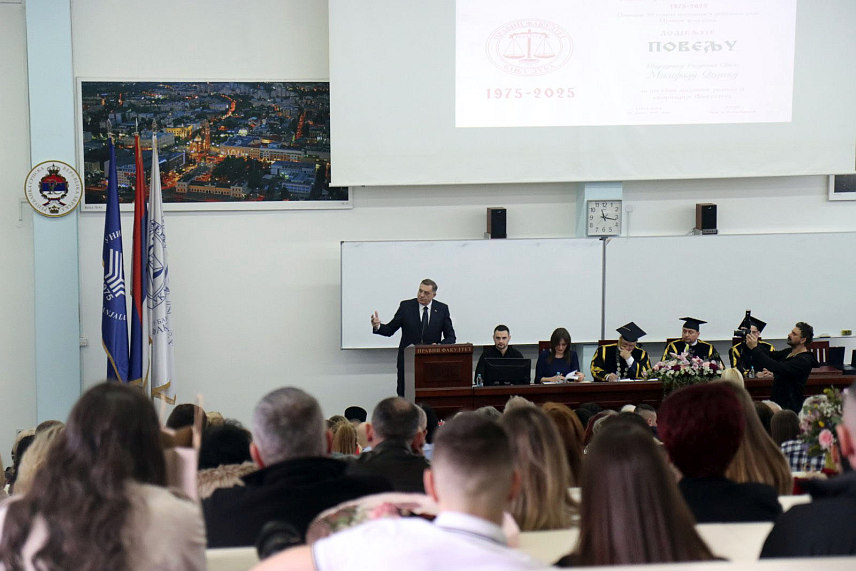 БАЊАЛУКА, 6. ФЕБРУАРА /СРНА/ - Предсједник Републике Српске Милорад Додик током обраћања на свечаној академији поводом обиљежавања 50 година рада Правног факултета Универзитета у Бањалуци. /Фото - Борислав Здриња/
