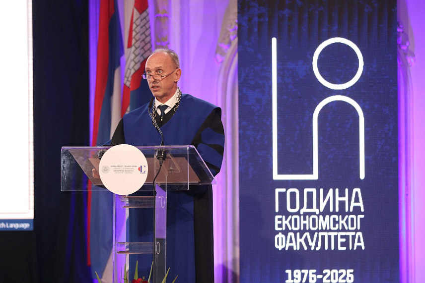 БАЊАЛУКА, 6. ФЕБРУАРА /СРНА/ - Декан Економског факултета Универзитета у Бањалуци Миленко Крајишник на свечаној академији у Културном центру Бански двор поводом јубилеја Економског факултета. /Фото - Борислав Здриња/
