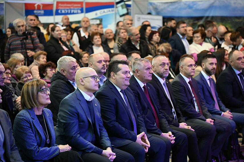 НОВИ САД, 9. ФЕБРУАРА /СРНА/ - У Новом Саду је одржан шести Сајам завичаја, који промовише привредни, културни и туристички потенцијал Срба широм региона и његује српски идентитет на свим просторима гдје Срби живе.