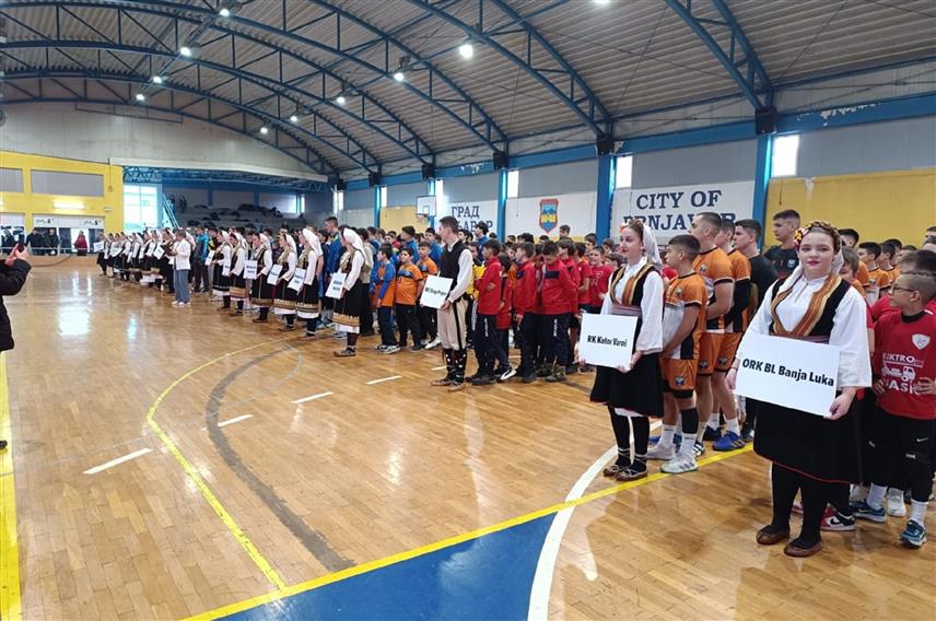 ПРЊАВОР, 9. ФЕБРУАРА /СРНА/ - У Прњавору је одржан 11. међународни рукометни турнир "Мика 2025" на којем је учествовало 18 екипа из Србије, Мађарске, Хрватске, Републике Српске и Федерације БиХ са више од 300 младих рукометаша.