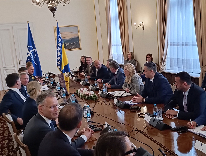 САРАЈЕВО, 10. МАРТА /СРНА/ - Састанак чланова Предсједништва БиХ са генералним секретаром НАТО-а Марком Рутеом који је допутовао у радну посјету БиХ.