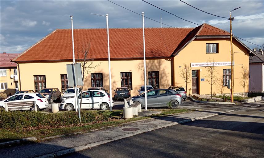 ХАН ПИЈЕСАК, 10. МАРTА /СРНА/ - Народна библиотека "Бранко Чучак" на Хан Пијеску.