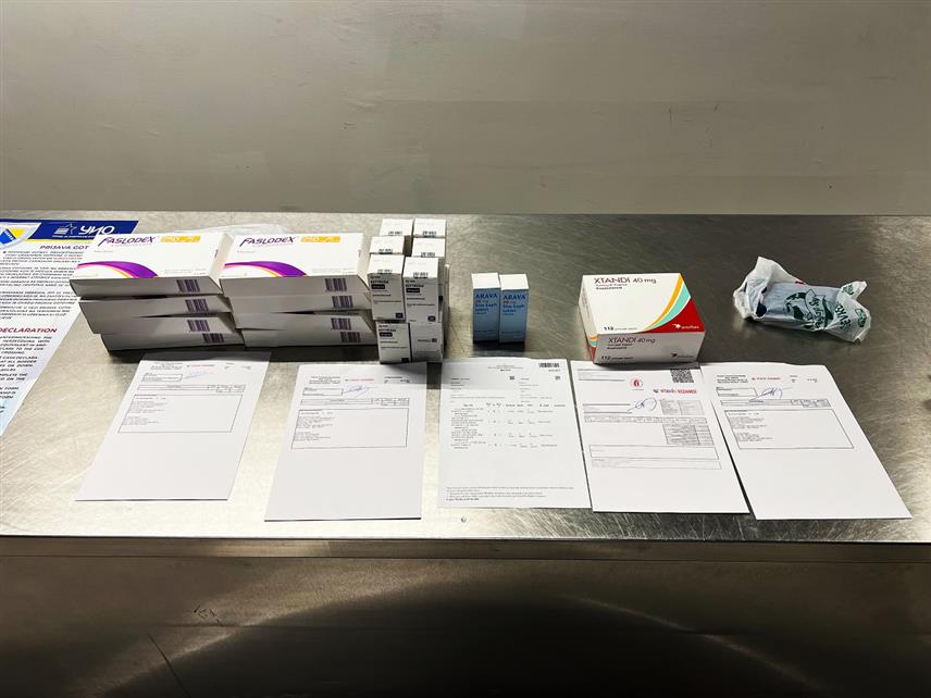 БАЊАЛУКА, 10. МАРТ /СРНА/ - Службеници Управе за индиректно опорезивање /УИО/ БиХ спријечили су незаконит унос лијекова у БиХ у вриједности од 22.000 евра на Међународном аеродрому Сарајево.