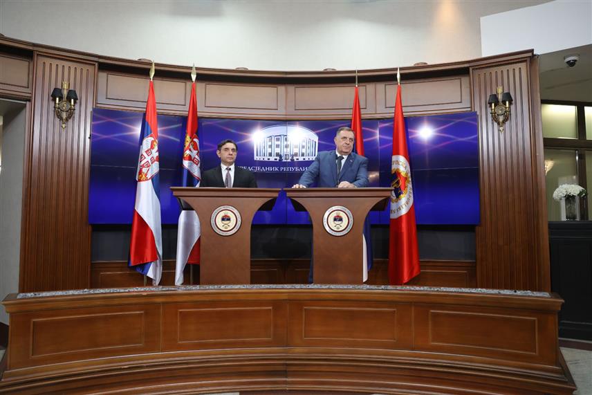 БАЊАЛУКА, 10. МАРТА /СРНА/ - Предсједник Републике Српске Милорад Додик са потпредсједником Владе Србије Александром Вулином на конференцији за новинаре у Бањалуци./ФОТО Борислав Здриња/