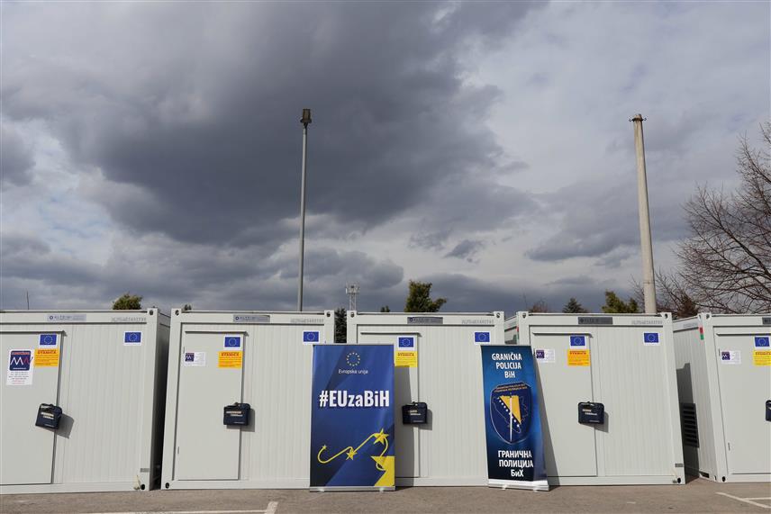 САРАЈЕВО, 10. МАРТА /СРНА/ - ЕУ донирала је Граничној полицији БиХ пет агрегата у вриједности од 172.575 КМ, који ће олакшати рад и унаприједити оперативне капацитете у теренским канцеларијама ове полицијске агенције.