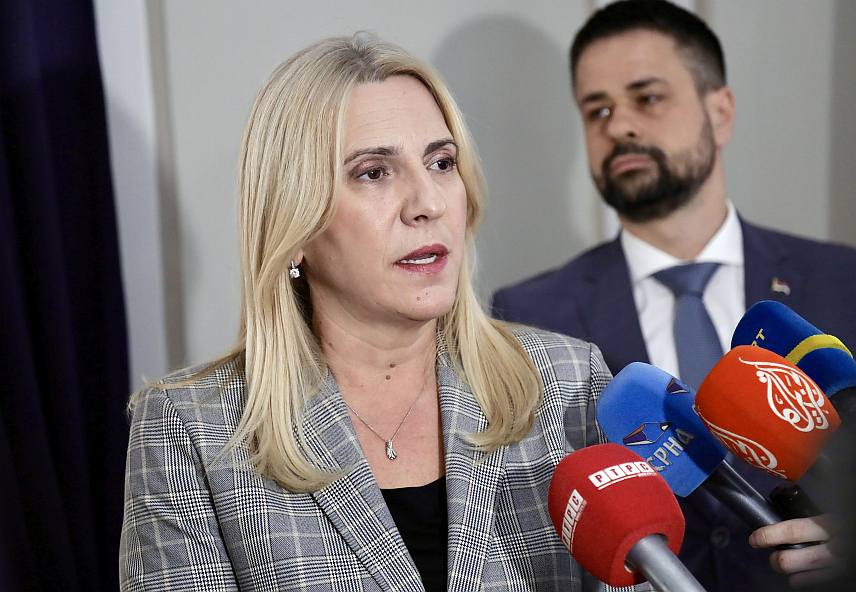 САРАЈЕВО, 10. МАРТА /СРНА/ - Српски члан и предсједавајућа Предсједништва БиХ Жељка Цвијановић рекла је данас да је Кристијан Шмит "увалио" БиХ у тешку кризу и поручила да се треба окренути унутрашњем дијалогу.