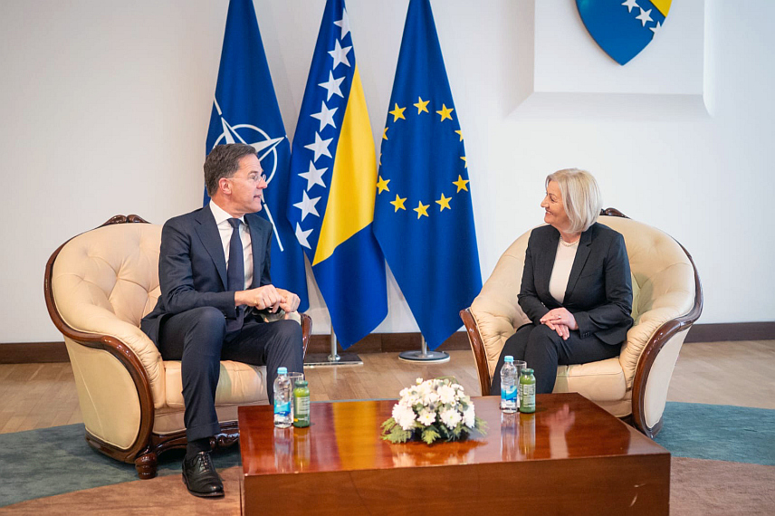 САРАЈЕВО, 10. МАРТА /СРНА/ -Предсједавајућа Савјета министара Борјана Кришто истакла је у разговору са генералним секретаром НАТО-а Марком Рутеом да у БиХ не постоје безбједносни изазови, као и да све институције настављају несметано радити и професионално обављати своје обавезе.