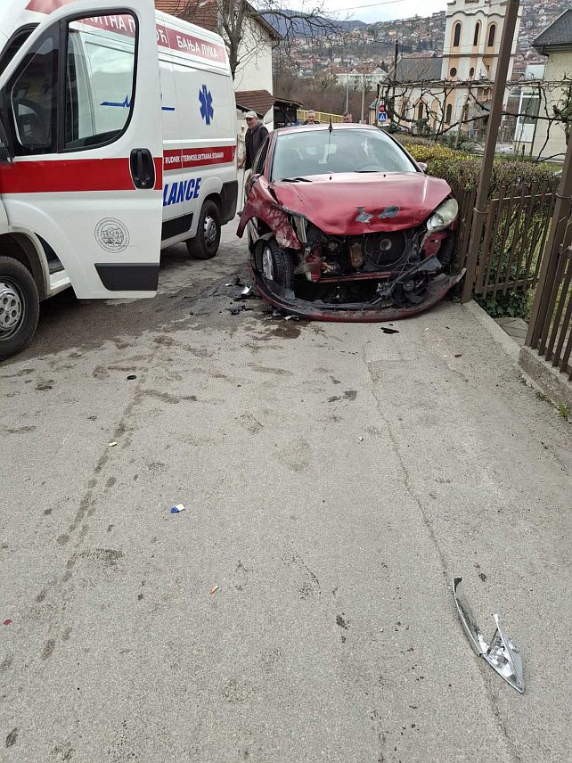 БАЊАЛУКА, 10. МАРТА /СРНА/ - Возач и сувозач у аутомобилу "пежо" повријеђени су у саобраћајној незгоди у Бањалуци.