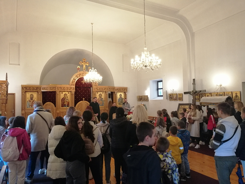 СПЛИT, 10. МАРTА /СРНА/ - Ученици основне школе из Грахова боравили су данас у посјети Сплиту гдје су их угостили чланови Градског вијећа српске националне мањине.