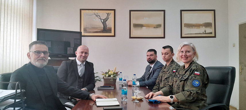 БРОД, 10. МАРТА /СРНА/ - Општину Брод данас су посјетили представници пољске јединице у саставу Еуфора, које је начелник општине Милан Зечевић упознао о активностима општинске управе и плановима развоја у наредном периоду.	
