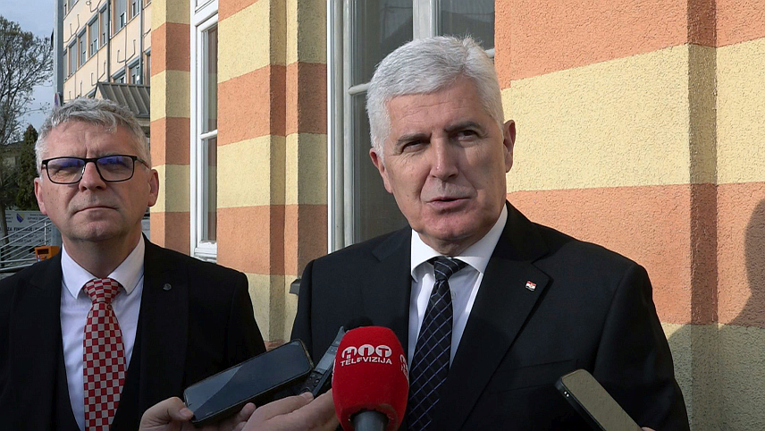 БРЧКО, 10. МАРТА /СРНА/ - Предсједник ХДЗ-а БиХ Драган Човић изјавио је да не треба сумњати у настојање носилаца власти на нивоу БиХ да обезбиједе унутрашњу стабилност, пут ка европским интеграцијама и равноправност сва три конститутивна народа, као и осталих.