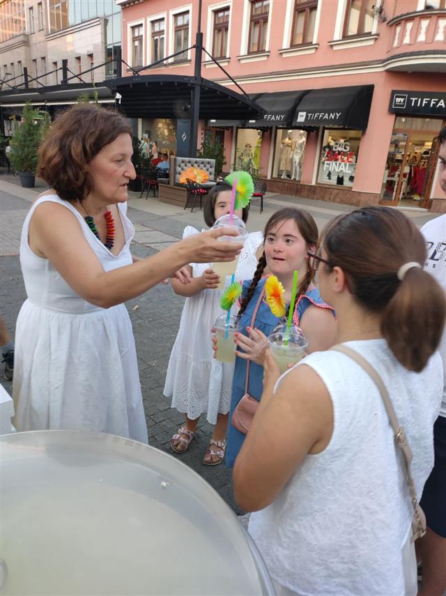 ПРИЈЕДОР, 10. МАРТА /СРНА/ - Прво обиљежавање Свјетског дана Даун синдрома у Приједору иницирали су родитељи који су годинама посвећени проналажењу најразличитијих активности за друштвени ангажман дјеце с овим синдромом и мимо институција чије услуге дјеца системски користе.