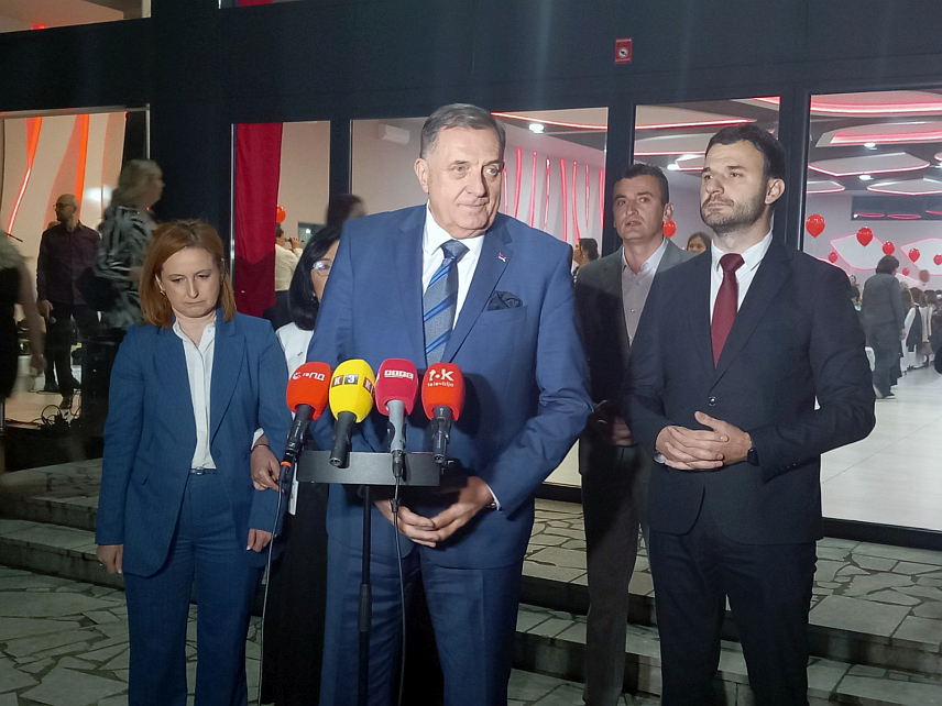 ПРИЈЕДОР, 11. МАРТА /СРНА/ - Предсједник СНСД-а Милорад Додик изјавио је вечерас у Приједору да организована прослава 8. марта ових дана широм Републике Српске представља мали знак пажње за активизам жена у овој странци.