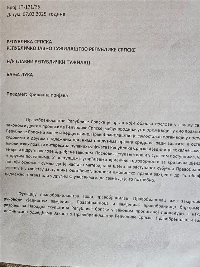 БАЊАЛУКА, 12. МАРТА /СРНА/ - Правобранилаштво Републике Српске поднијело је кривичну пријаву против тужилаца и судија у вануставним институцијама Суду и Тужилаштву БиХ који су поступали на основу наметнуте одлуке неизабраног високог представника, а не на основу закона који је усвојила Парламентарна скупштина БиХ, сазнаје Срна.