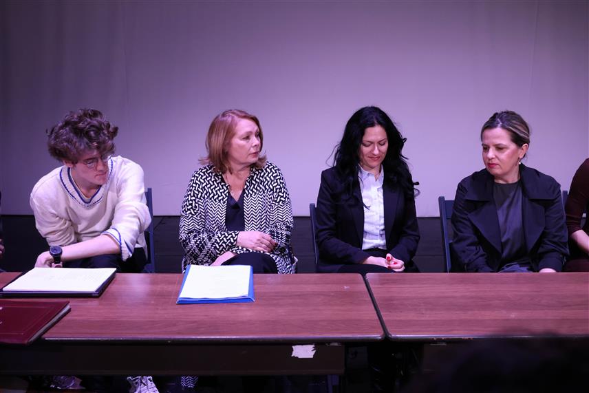 БАЊАЛУКА, 13. МАРТА /СРНА/ - Рад на представи "Два витеза из Вероне" Вилијама Шекспира званично је започео данас у Студентском културном центру Универзитета у Бањојлуци /СКЦ УНИБЛ/.