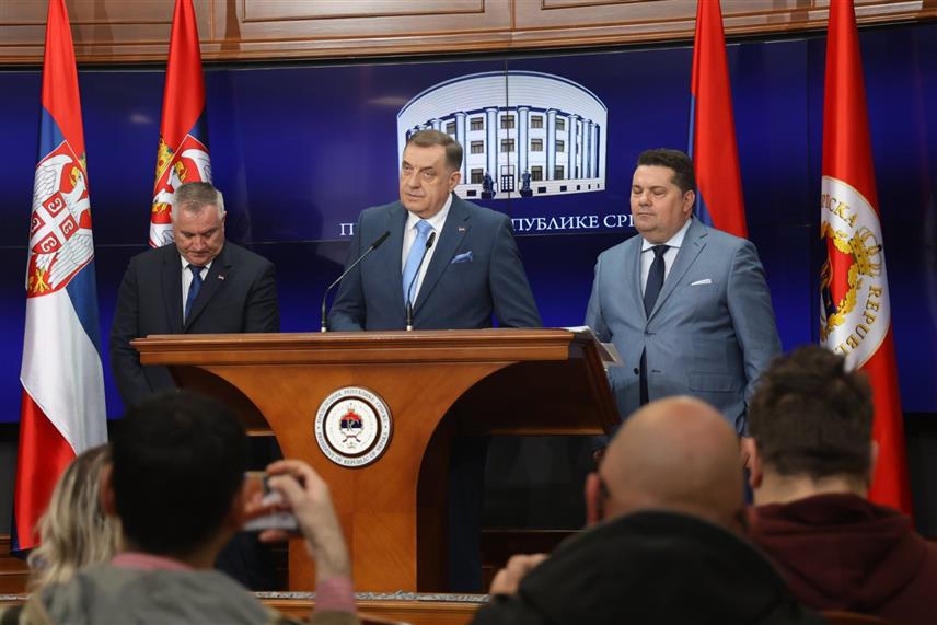 БАЊАЛУКА, 12. МАРТА /СРНА7 - Предсједник Републике Српске Милорад Додик са предсједником Народне скупштине Ненадом Стевандићем и предсједником Владе Радованом Вишковићем на заједничкој конференцији за новинаре./Фото - Борислав Здриња/