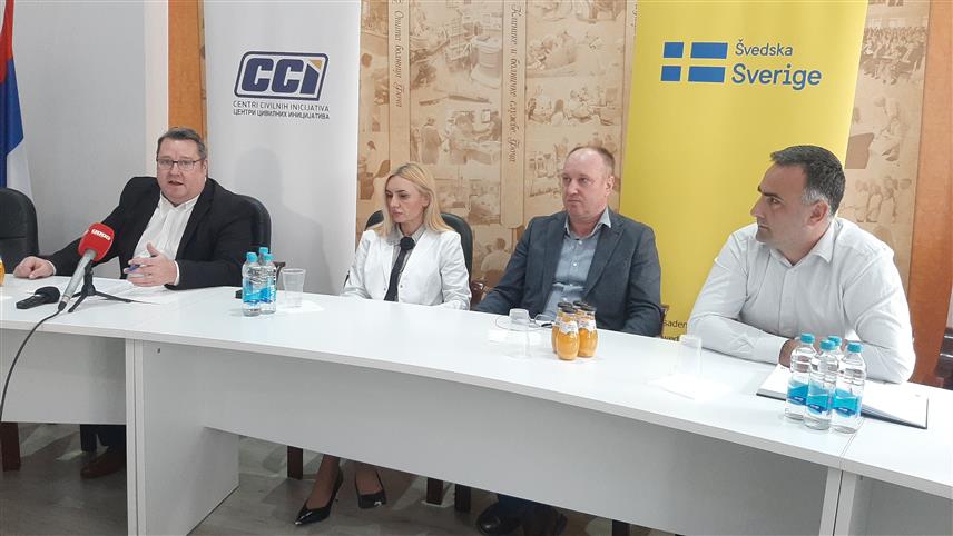 ФОЧА, 12. МАРТА /СРНА/ - Директор "Креативо центра" Мерсад Авдић, замјеник директора болнице Николина Дукић и Асмир Ћилимковић из "Центра цивилних иницијатива" на конференцији за новинаре у Фочи.