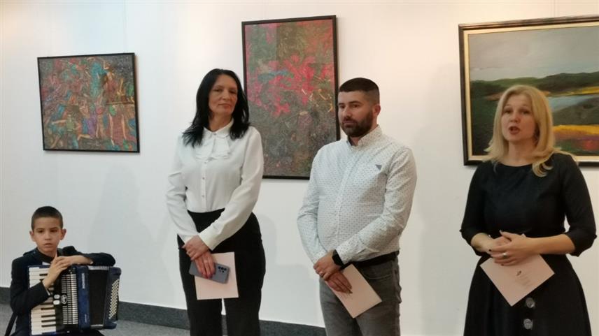 ДОБОЈ, 13. МАРТА /СРНА/ - У Добоју је вечерас отворен 26. Ликовни салон на којем се 11 академских умјетника из овог града представило са 39 радова.