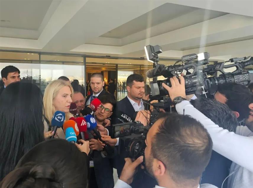 БАКУ, 13. МАРТА /СРНА/ - Српски члан и предсједавајућа Предсједништва БиХ Жељка Цвијановић, која борави у Азербејџану, истакла је да је ово била прилика да упозна тамошњу јавност са највећом уставном кризом у БиХ коју је изазвао Кристијан Шмит.