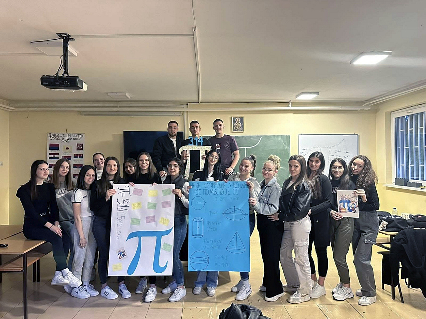 ПРЊАВОР, 14. МАРТА /СРНА/ - Гимназија у Прњавору данас је различитим активностима ученика и професора математике и информатике симболично обиљежила Међународни дан математике и броја Пи, чија је приближна вриједност 3,14.