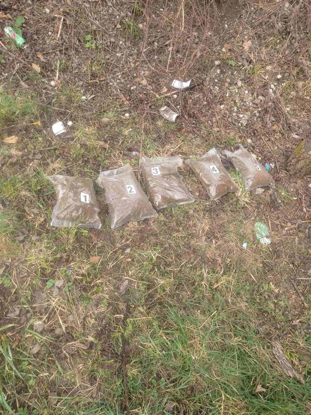 ПОДГОРИЦА, 15. МАРТА /СРНА/ - Службеници Одјељења безбједности Беране пронашли су у Беран селу више од шест килограма марихуане, саопштено је из црногорске Управе полиције.