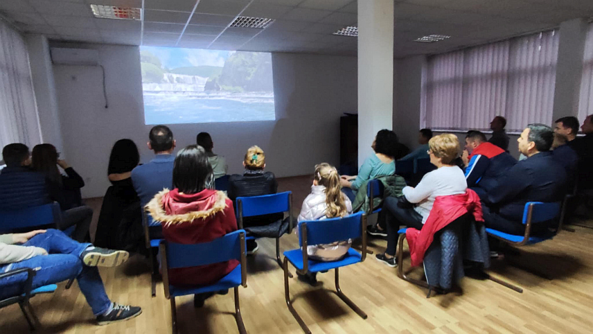 НОВИ ГРАД, 16. МАРТА /СРНА/ - У Новом Граду је одржано предавање о очувању ријеке Уне, на којем је било ријечи о биљном и животињском свијету који настањује ову ријеку, природним богатствима овог краја и значају ријеке Уне за људе.