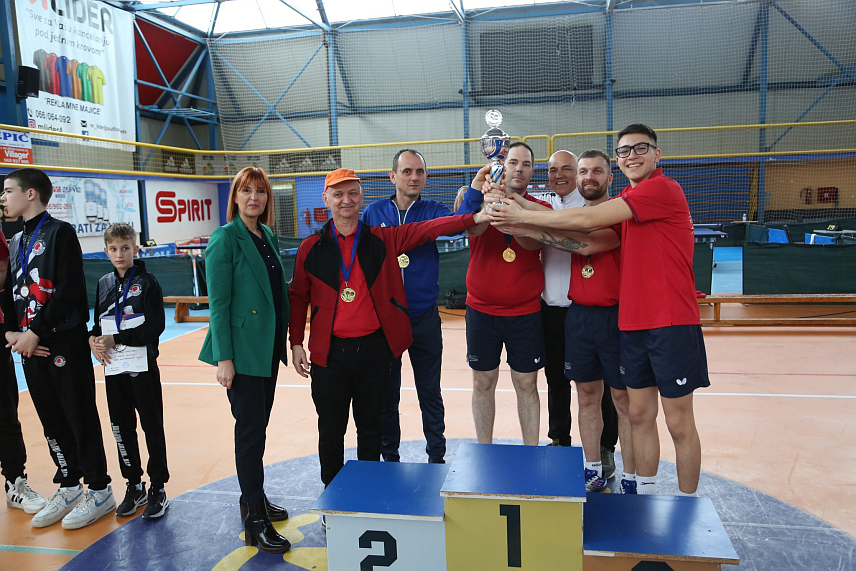 ДЕРВЕНТА, 16. МАРТА /СРНА/ - Стонотениски клуб "Укрина" из Дервенте освојио је завршни турнир Друге лиге Републике Српске у борби за титулу првака и пласман у Прву лигу.