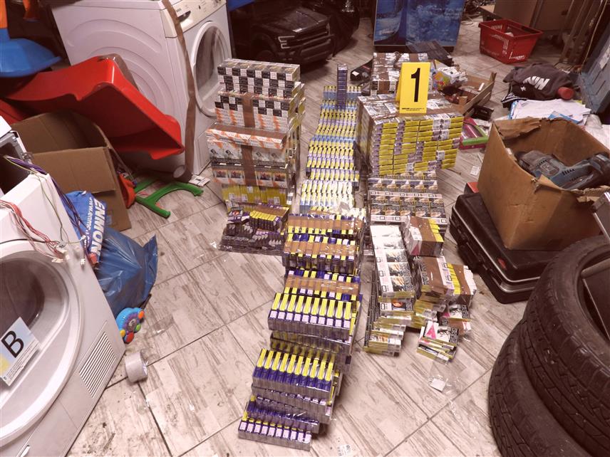 БИЈЕЉИНА, 17. МАРТА /СРНА/ - Припадници Граничне полиције БиХ заплијенили су 4.631 кутију различитих врста цигарета са акцизним маркицама са подручја Косова и Метохије, а чија се тржишна вриједност процјењује на око 20.000 КМ.