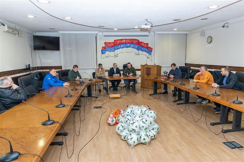 ПРЊАВОР, 17. МАРТА /СРНА/ - Завршница футсал Купа Републике Српске играће се 18. и 19. априла у Прњавору који ће угостити по четири најбоље сениорске и јуниорске екипе.
