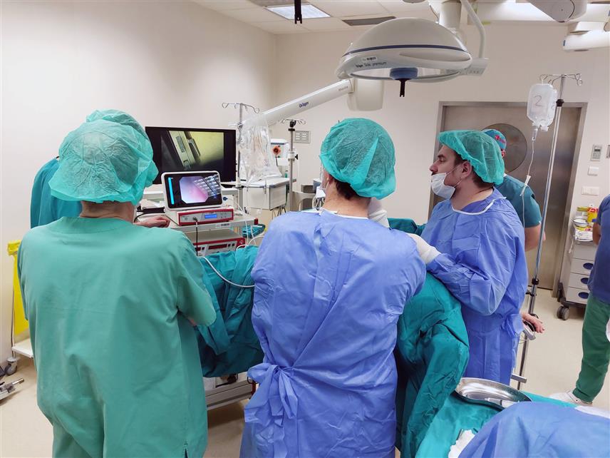 БИЈЕЉИНА, 17. МАРТА /СРНА/ - У Болници "Свети Врачеви" у Бијељина за викенд су успјешно изведене интервенције ласерског разбијања бубрежних каменаца код пет пацијената са комплексном клиничком сликом