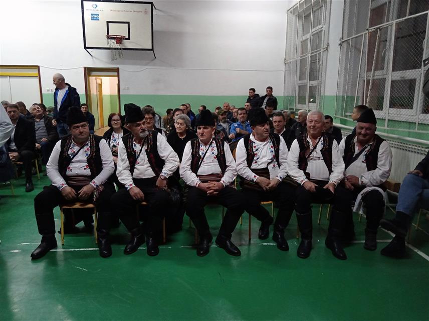 СОКОЛАЦ, 17. МАРТА /СРНА/ - На хуманитарном концерту на Сокоцу, на којем су наступили гуслари и изворне групе, прикупљено је 900 КМ за дјецу и младе са потешкоћама у развоју и вишечлане породице на Косову и Метохији, а помоћ ће им бити уручена поводом Васкрса, рекао је предсједник Одбора за помоћ Србима на Косову и Метохији Милорад Арлов.