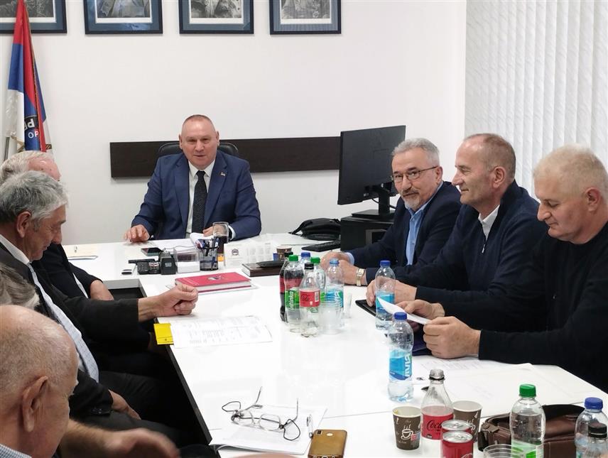 БАЊАЛУКА, 18. МАРТА /СРНА/ - Предсједништво Организације старјешина Војске Републике Српске /ВРС/ позвало је све структуре у и изван БиХ да се одмах заустави политички прогон руководства Републике Српске и напади на Српску, њену имовину и институције.