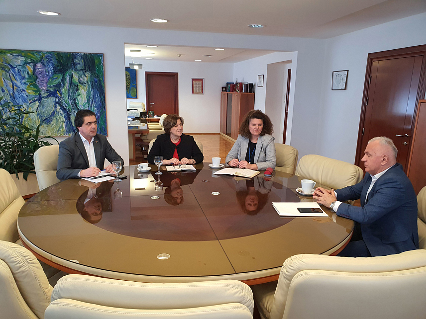 БАЊАЛУКА, 18. МАРТА /СРНА/ - Министар просвјете и културе Жељка Стојичић током днашњег састанка са предсједником Одбора за помоћ Косову и Метохији Милорадом Арловим.