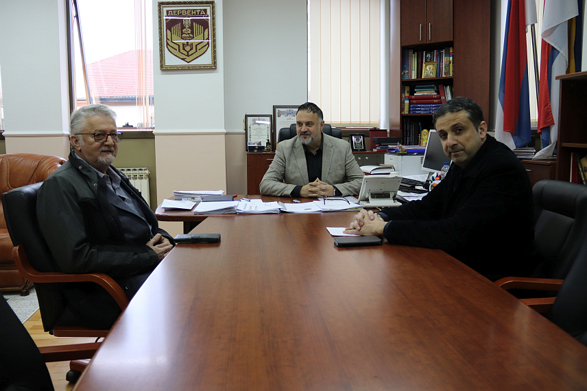 ДЕРВЕНТА, 18. МАРТА /СРНА/ - Српски књижевни клуб "Вихор" и ове године може да рачуна на новчану подршку из буџета града Дервента за реализацију програмских активности, организацију традиционалних манифестација, и за обиљежавање јубилеја клуба 30. година постојања.