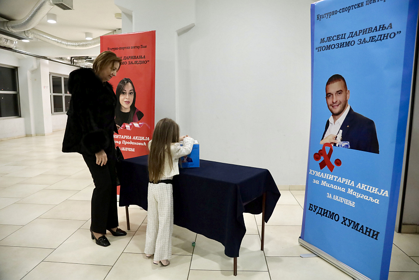 ПАЛЕ, 18. МАРТА /СРНА/ - Утакмицом Клуба малог фудбала "Јахорина" и Фуцал клуба "Академац" из Требиња, на Палама је вечарас почела хуманитарна акција "Помозимо заједно", намијењена лијечењу суграђанина Милана Маџгаља и Тање Продановић из Зворника.