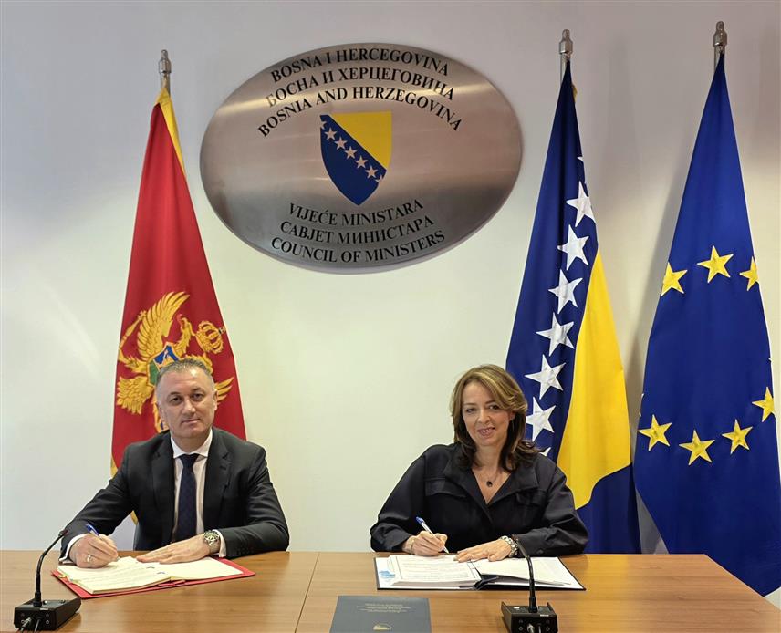 САРАЈЕВО, 19. МАРТА /СРНА/ - Министар цивилних послова у Савјету министара Дубравка Бошњак и министар рада, запошљавања и социјалног дијалога Црне Горе Дамир Гутић потписали су данас Споразум о социјалном осигурању између двије земље.