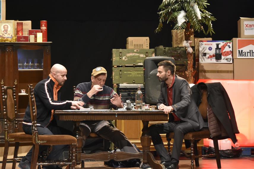 БАЊАЛУКА, 19. МАРТА /СРНА/ - Представа "СумЉиво лице" Народног позоришта из Приштине биће изведена 28. марта на великој сцени Народног позоришта Републике Српске у Бањалуци.