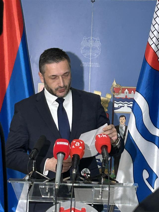 БАЊАЛУКА, 20. МАРТА /СРНА/ - Предсједник Скупштине града Љубо Нинковић на конференцији за новинаре пред почетак сједнице Скупштине града.