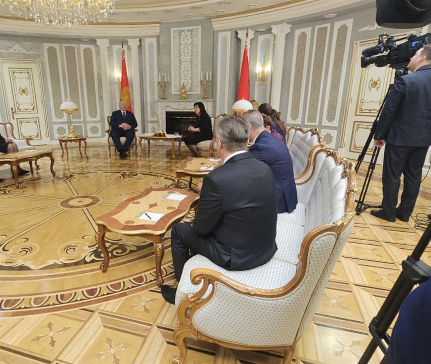 МИНСК, 20. МАРТА /СРНА/ - Делегација Републике Српске предвођена предсједавајућом Вијећа народа Сребренком Голић састала се данас у Минску са предсједником Бјелорусије Александром Лукашенком.