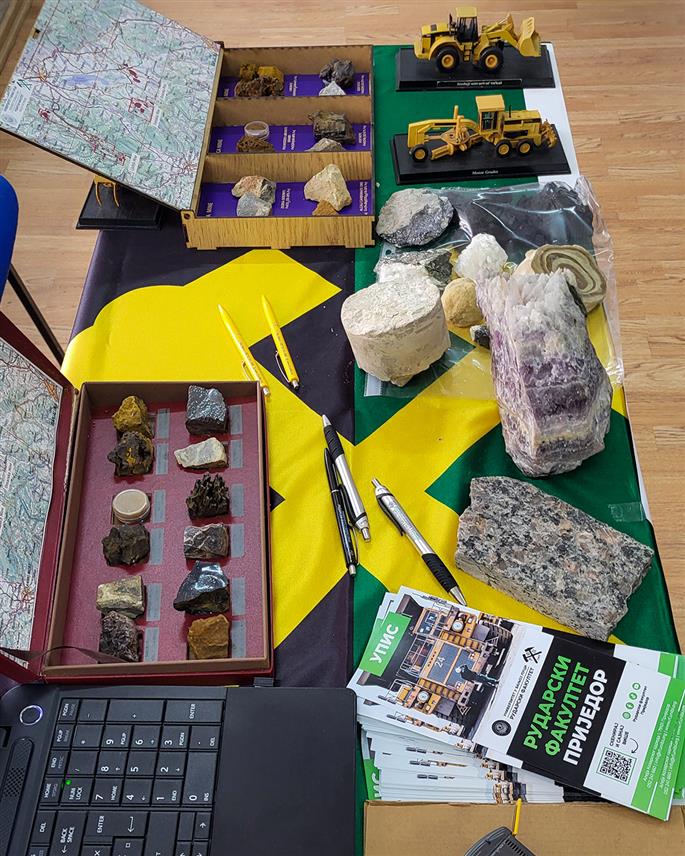 ПРИЈЕДОР, 20. МАРТА /СРНА/ - Рударски факултет Приједор организује широм Српске презентације ове јавне високошколске установе која једина у Републици Српској образује кадар из области рударства и геологије и стручњаке за рад у сектору експлоатације минералних сировина, како у привреди, тако и у јавним институцијама.